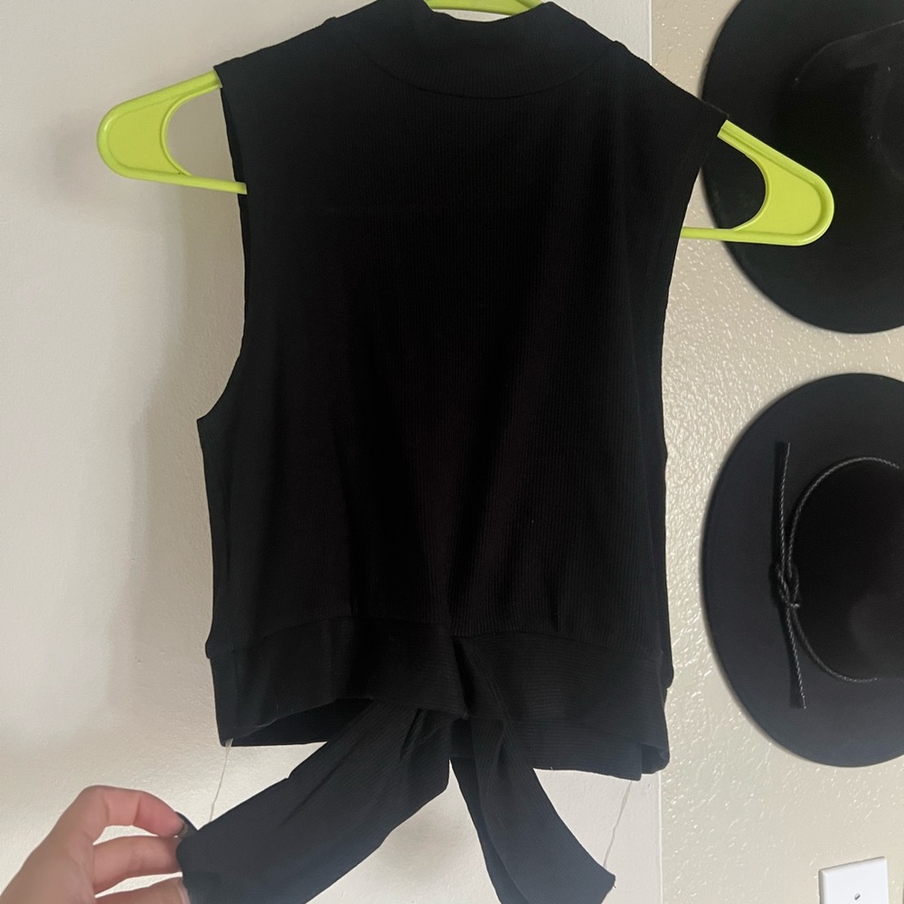 Fashion Nova Black Sleeveless Crop Top